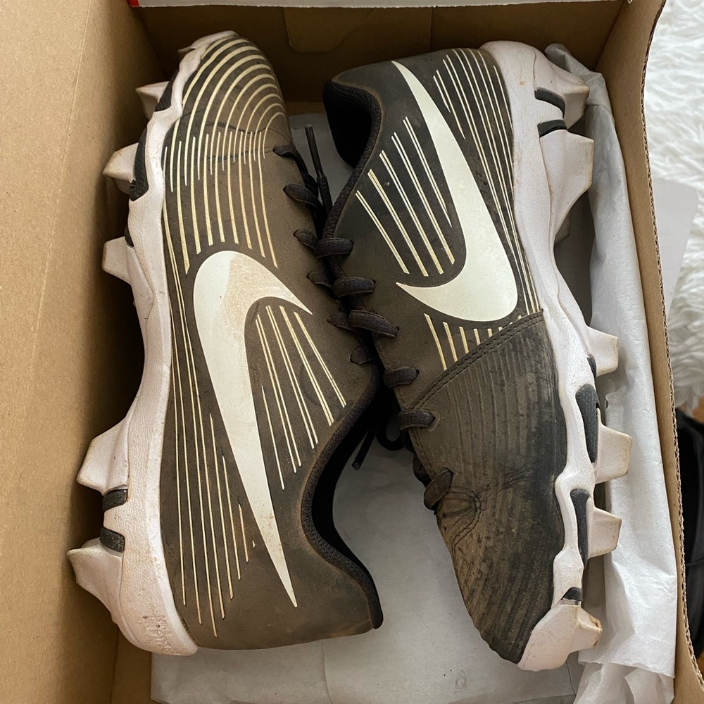 Nike Hyperdiamond 3 Keystone (GS) Black Softball Cleats / Size 5.5 Youth